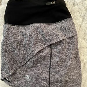 Lululemon Speed Up Low-Rise Lined Short 2.5"
Heather Lux Multi Black/Black